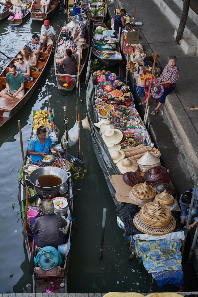 Damnoen Saduak Floating Market